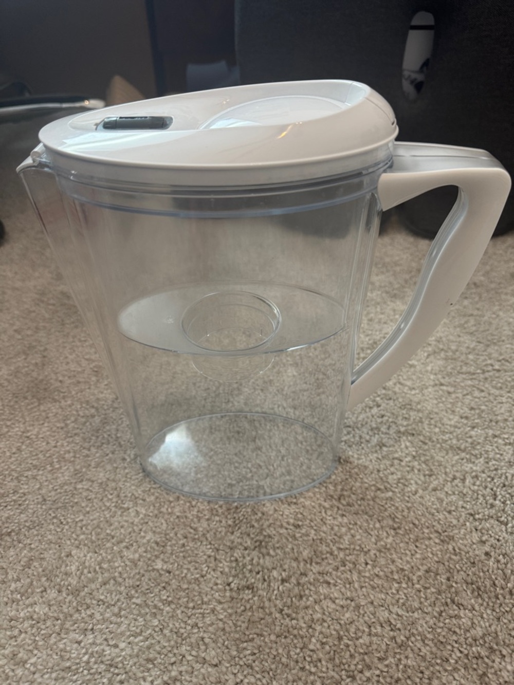 Clear Plastic Water Filter Pitcher with White Lid